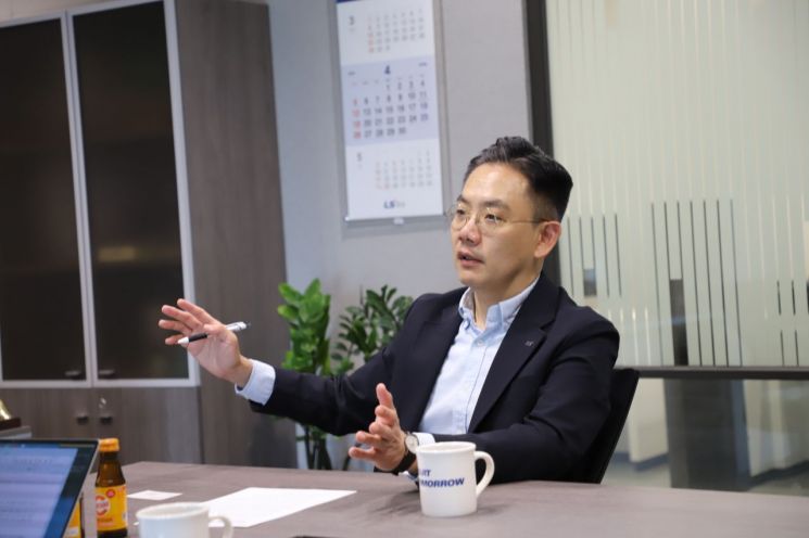 성시돈 LS증권 여의도점 영업부장이 지난달 30일 서울 여의도 LS증권 여의도점에서 아시아경제와 인터뷰를 하고 있다. LS증권