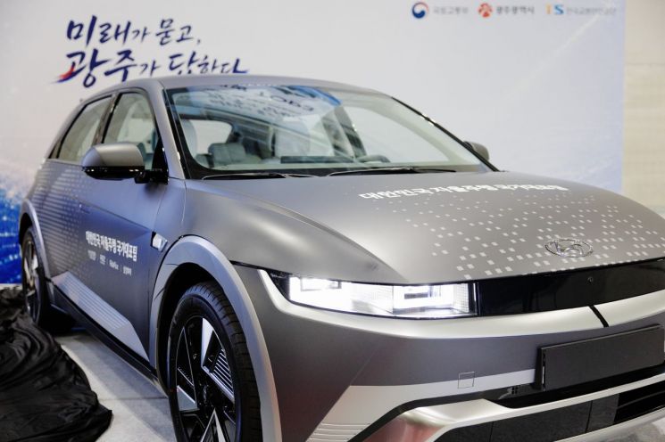 현대차가 자율주행 기술 개발을 위해 별도 제작한 전용 SDV. 이르면 다음 달부터 각 업체에 전달돼 추가 작업, 안전검증 후 광주 도심에서 시범주행을 할 예정이다. 국토교통부 제공