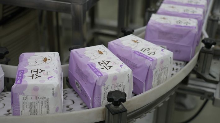 지난 3월 9일, 유한킴벌리 대전공장에서 첫 생산을 시작한 좋은느낌 순수 수퍼롱 오버나이트. 유한킴벌리
