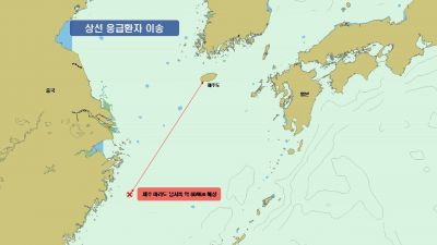 제주지방해양경찰청은 13일 오후 마라도 남서쪽 604km해상첨부참고 선박에서 뇌졸중 의심 환자(한국,남,60대)를 두 번의 유류수급 끝에 헬기를 이용해 제주도내 병원으로 긴급 이송하였다.    제주지방해양경찰청 제공.