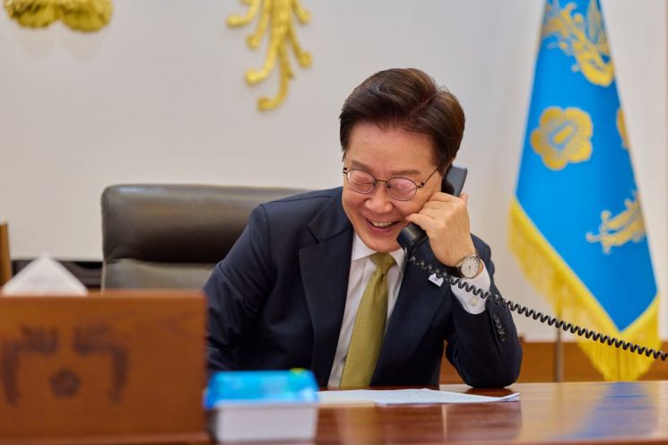 이재명 대통령은 14일 클라우디아 셰인바움 파르도 멕시코 대통령과 통화를 하고 양국관계 발전 방안을 논의했다.(사진: 청와대 제공)