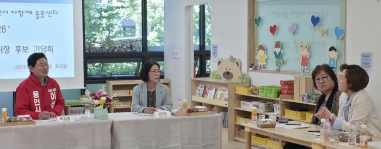 이상일 후보가 14일 용인시 처인구에 위치한 '용인시 다함께돌봄센터 22호점'을 방문해 (사)다함께돌봄센터 경기도협의회 용인지회 관계자들과 간담회를 갖고 있다. 이상일 후보 제공