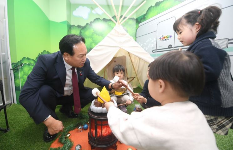 이권재 경기 오산시장 후보(국민의힘)가 공공산후조리원 설립과 보육 인프라 확충, 어린이집 지원 강화를 포함한 '출산·보육 공약'을 발표했다. 이권재 후보 제공