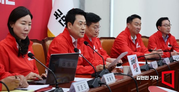 장동혁 국민의힘 상임선거대책위원장이 15일 국회에서 열린 중앙선거대책위원회에서 발언하고 있다. 김현민 기자