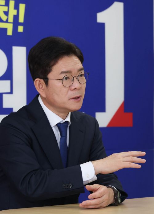 정원오 서울시장 후보가 서울 중구 세종대로 선거 사무실에서 아시아경제와 인터뷰 하고 있다. 조용준 기자
