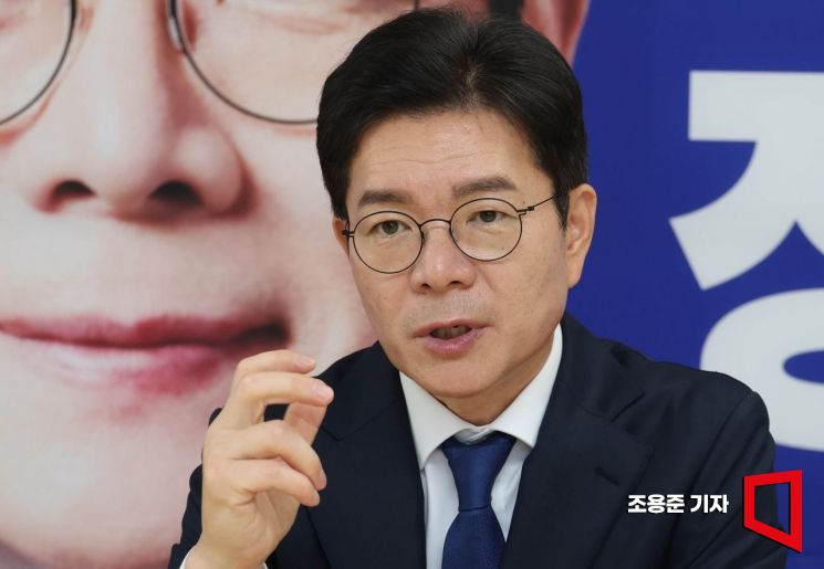정원오 서울시장 후보가 서울 중구 세종대로 선거 사무실에서 아시아경제와 인터뷰 하고 있다. 조용준 기자
