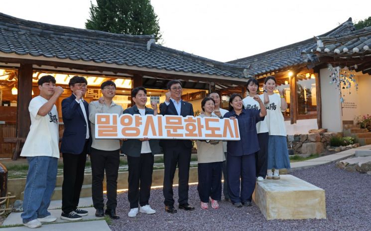 인구 10만 무너진 밀양, 아리랑과 청년 창업으로 길 찾는다