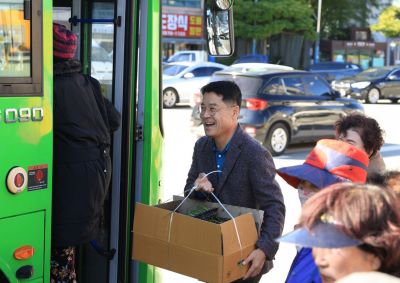 더불어민주당 우홍섭 완도군수 후보가 완도 자연·역사·해양 자원을 활용해 주민들에게 수익을 배분하는 '3대 연금 프로젝트'를 발표했다. 후보 측 제공