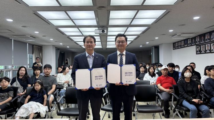 17일 오후 2시 덕양구청 소회의실에서 개최된 '고양창릉 입주예정자 연합 간담회'에는 국민의힘 이동환 후보와 더불어민주당 민경선 후보가 나란히 참석했다. 이동환 후보 제공