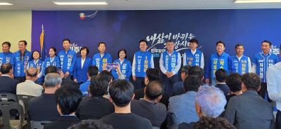 더불어민주당 윤병태 나주시장 후보는 지난 15일 더불어민주당 나주지역위원회 당사에서 열린 ‘나주 원팀 필승 선거대책위원회’ 발대식에서 전남·광주 통합시대 중심도시 비전 실현을 위한 ‘민선 9기 나주대도약 10대 전략’을 발표했다고 18일 밝혔다. [사진제공=윤병태 후보 캠프 제공]