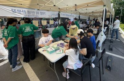 전남교육청영광도서관은 지역 주민과 가족 단위 이용자들이 참여한 가운데 '2026년 가족과 함께하는 도서관 Day' 행사를개최했다. 영광도서관 제공