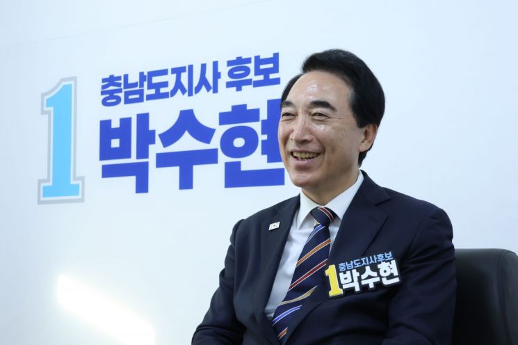 박수현 더불어민주당 충남도지사 후보가 지난 16일 충남 천안 선거사무소에서 아시아경제와 인터뷰를 하고 있다. 사진=박수현 캠프