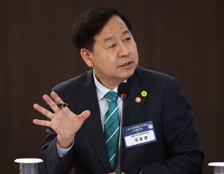 구윤철 부총리 겸 재정경제부 장관이 지난 13일 호텔현대 바이 라한 울산에서 열린 이재명 대통령 주재 K-조선 미래비전 간담회에서 발언하고 있다. 연합뉴스