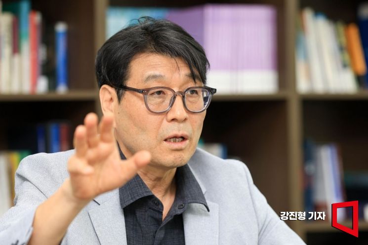문병준 전 주사우디아라비아 대사대리가 18일 서울 중구 아시아미디어타워에서 아시아경제와 인터뷰 하고 있다. 강진형 기자