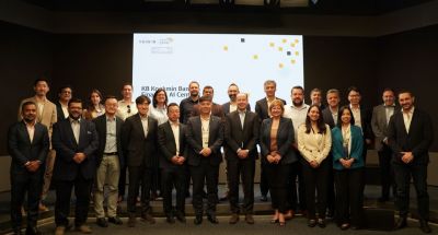 비자가 지난 14일 서울 여의도 KB금융지주 본사에서 개최한 시장 동향(VISA Market Archetype) 행사 참석자들이 기념촬영을 하고 있다. KB국민카드