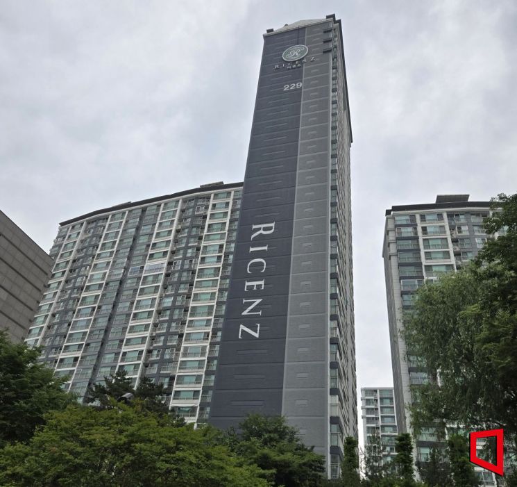 19일 서울 송파구 잠실동 리센츠 아파트 단지. 총 5563가구 규모인 이 단지의 전세 매물은 이날 기준 85건에 그쳤다. 전체 가구 수의 1.5% 수준이다. 최서윤 기자