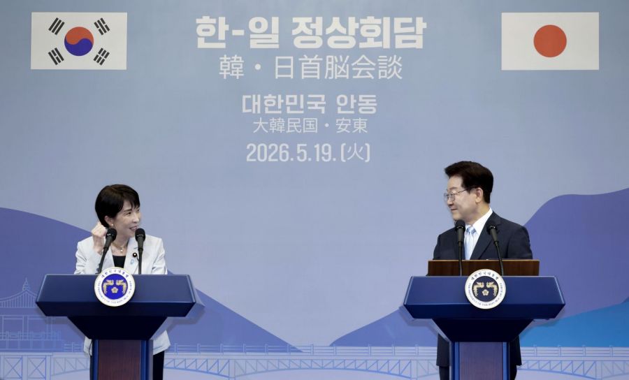 다카이치 사나에 일본 총리가 19일 경북 안동 한 호텔에서 이재명 대통령과 공동언론발표를 하고 있다. 연합뉴스