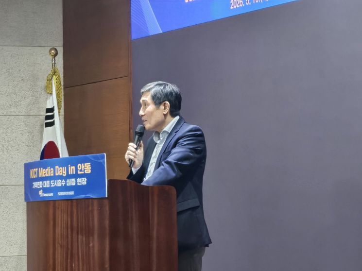 韩国建设技术研究院院长Park Seongyu正在介绍研究院的工作。记者 Kim Jonghwa