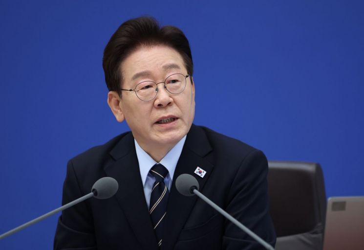 President Lee Jae-myung is speaking at the Cabinet meeting and Emergency Economic Inspection meeting held at the Blue House on the 20th. Photo by Yonhap News.
