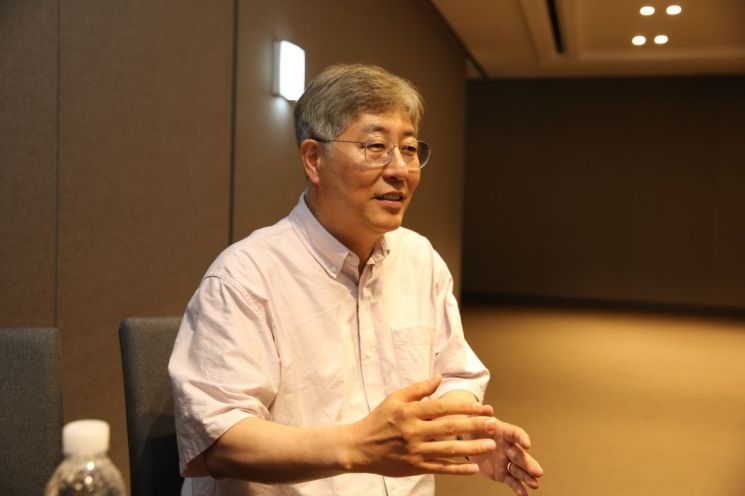 Senior Research Fellow Kibum Park of the Science and Technology Policy Institute (STEPI) is being interviewed by The Asia Business Daily on the 22nd. Provided by STEPI