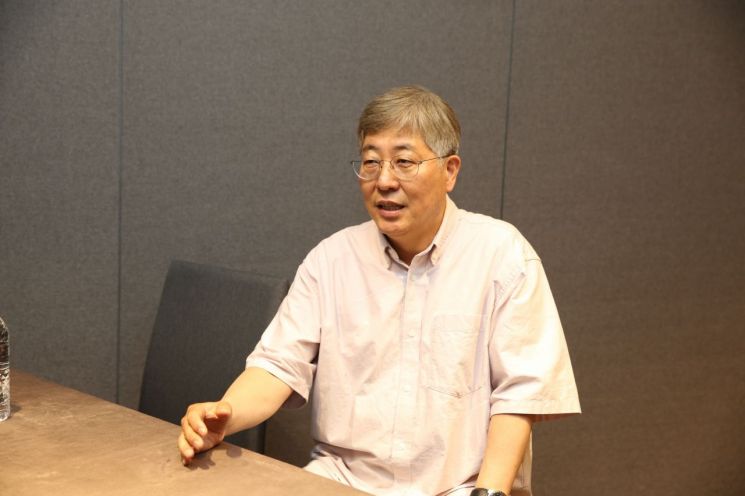 Kibeom Park, Senior Research Fellow at the Science and Technology Policy Institute (STEPI), is being interviewed by The Asia Business Daily on the 22nd. Provided by STEPI