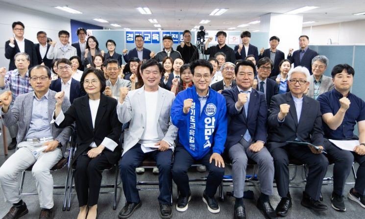 안민석 경기도교육감 후보가 20일 캠프 사무소에서 발대식을 열고 있다. 안민석 후보 제공