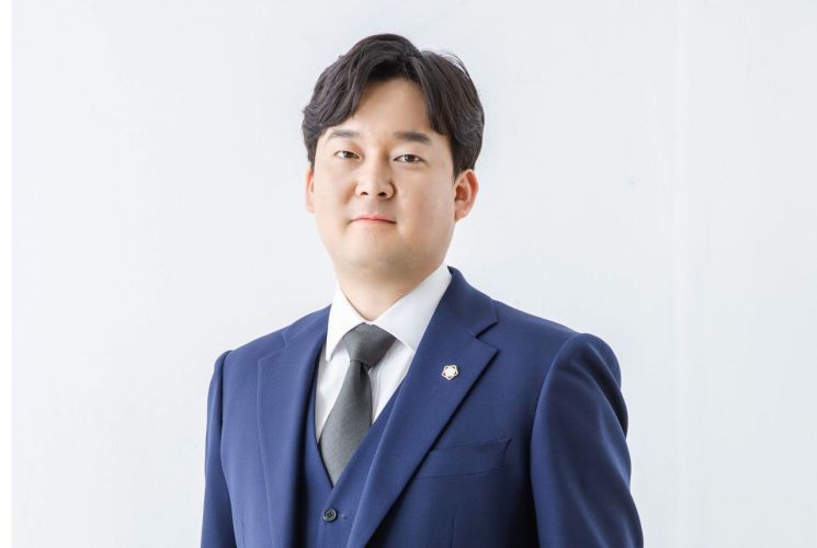 안민석 변호사(법률사무소 강물). 안민석 후보 제공