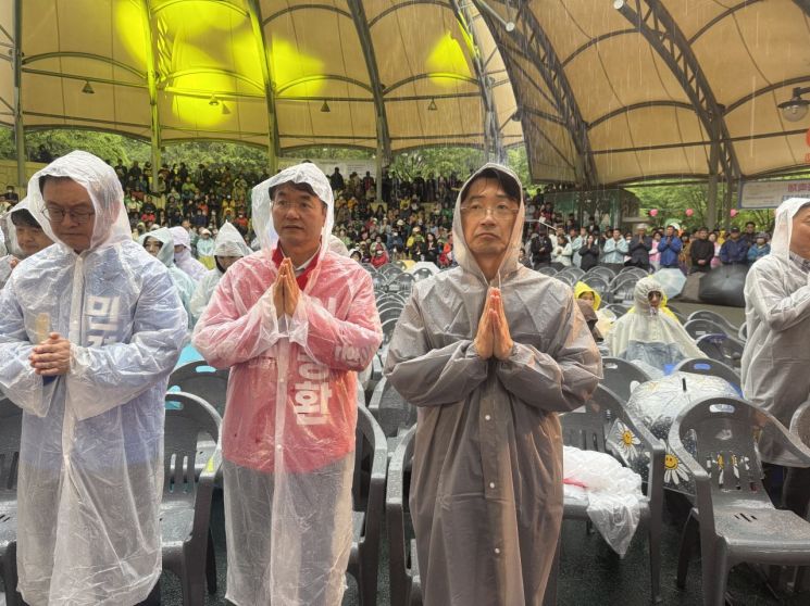 이동환 후보가 20일 오후 고양시에서 열린 연등축제에 참석해 지역 불교계 관계자 및 시민들과 함께했다.  이동환 후보 제공