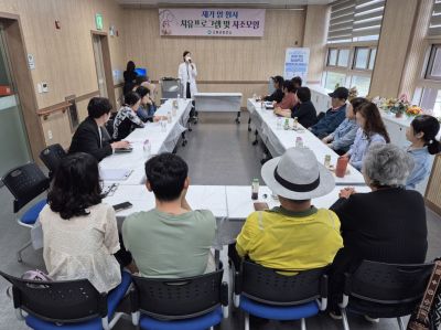 화순전남대병원 암생존자통합지지센터 심리상담사가 재가 암 환자와 가족들을 대상으로 심리교육을 하고 있다. 고흥군 제공
