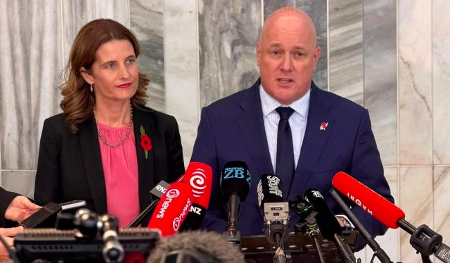 Christopher Luxon, Prime Minister of New Zealand (right), and Nicola Willis, Minister of Finance. Photo by AFP Yonhap News Agency