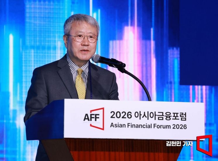 장범식 아시아경제 대표가 21일 서울 중구 웨스틴 조선 서울에서 '미래금융 대전환 : 생산적 자본의 시대와 새로운 금융질서'를 주제로 열린 2026 아시아금융포럼에서 개회사를 하고 있다. 2026.5.21 김현민 기자