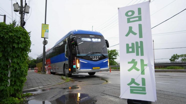 춘천시가 시내버스 총파업 첫날인 21일 시민 불편 최소화를 위한 비상수송체계를 본격 가동하고 있다. 춘천시 제공