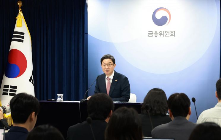 이억원 금융위원회 위원장이 21일 정부서울청사에서 열린 '금융분야 10대 핵심성과' 기자간담회에서 발언하고 있다. 금융위원회