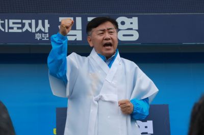 김관영 전북특별자치도지사 후보(무소속, 기호 7번)는 21일 오전 10시 전주 풍남문광장에서 공식 선거운동 출정식을 열고 본격적인 선거전의 막을 올렸다. 사진 제공=김관영 후보 선대위