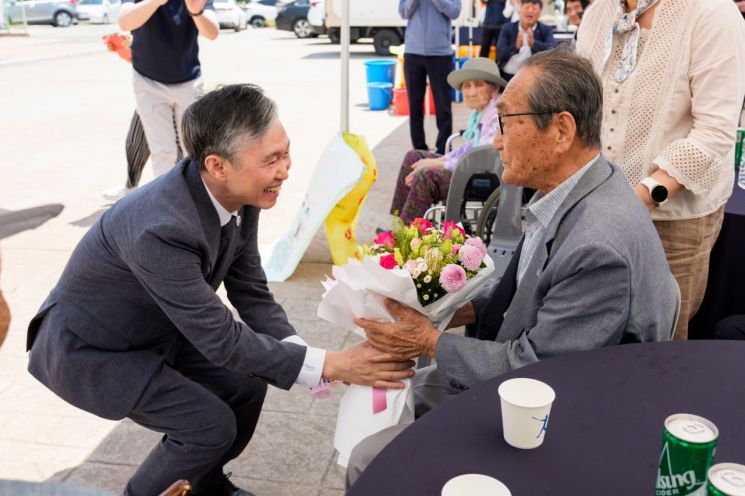월성원자력본부, 주변마을 100세 어르신 축하행사