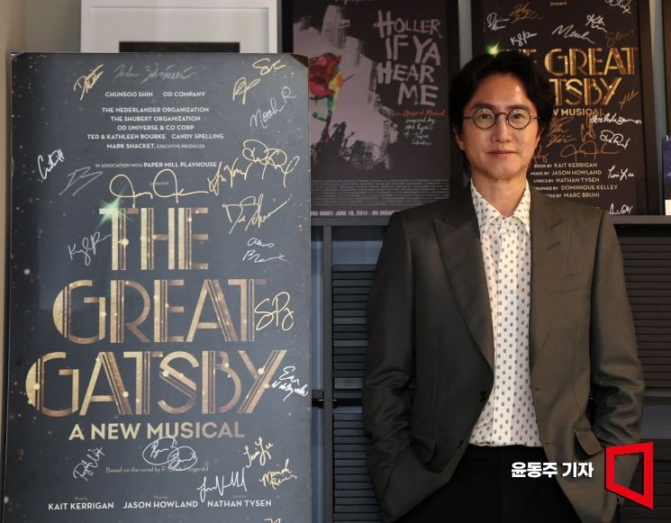 신춘수 오디컴퍼니 대표가 아시아경제와 인터뷰를 마친 후 작업실에서 포즈를 취하고 있다. 윤동주 기자