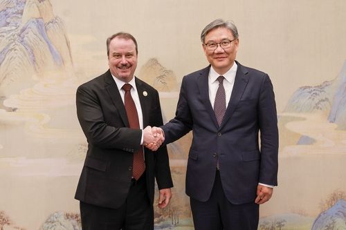 왕원타오 중국 상무부장과 릭 스위처 미국 무역대표부(USTR) 부대표. 중국 상무부.
