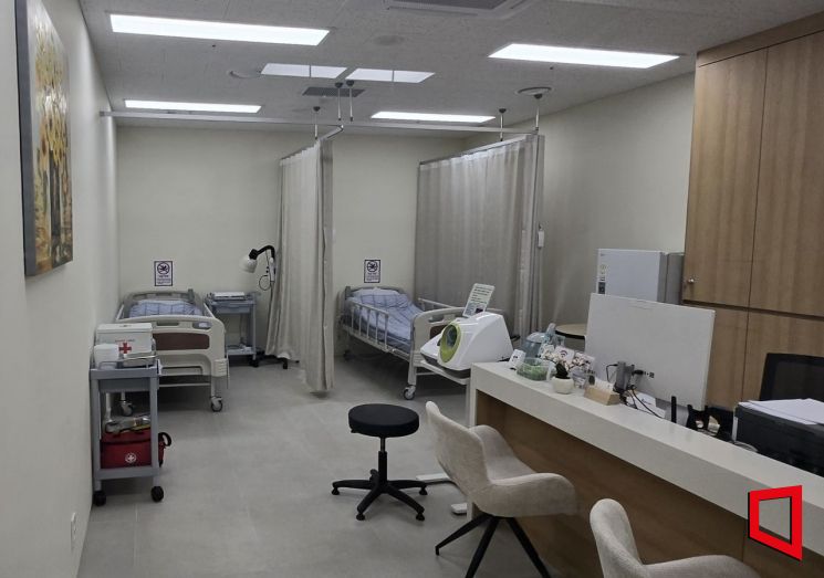 서울 송파구 '위례 심포니아' 간호실. 평일 주간 상주 간호사가 입주민의 혈압·혈당 체크와 투약 관리 등을 맡는다. 최서윤 기자