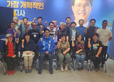 이원택 더불어민주당 전북특별자치도지사 후보는 24일 선거사무소에서 자임 유가족협의회와 간담회를 가졌다. 사진 제공=이원택 후보 선대위.