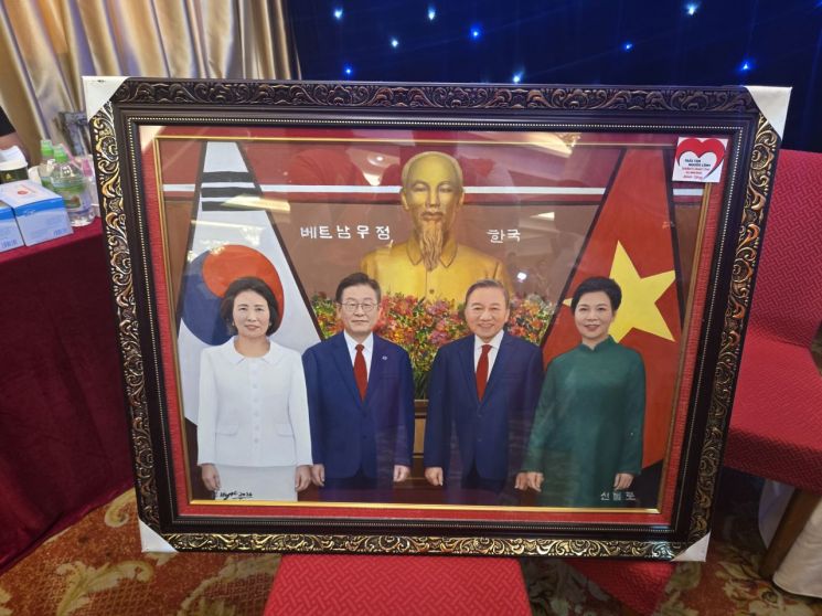 베트남 서기장 부부와 정상회담 장면을 화폭에 담아 양국 협력과 우호의 상징성을 표현[사진=권병건 기자]