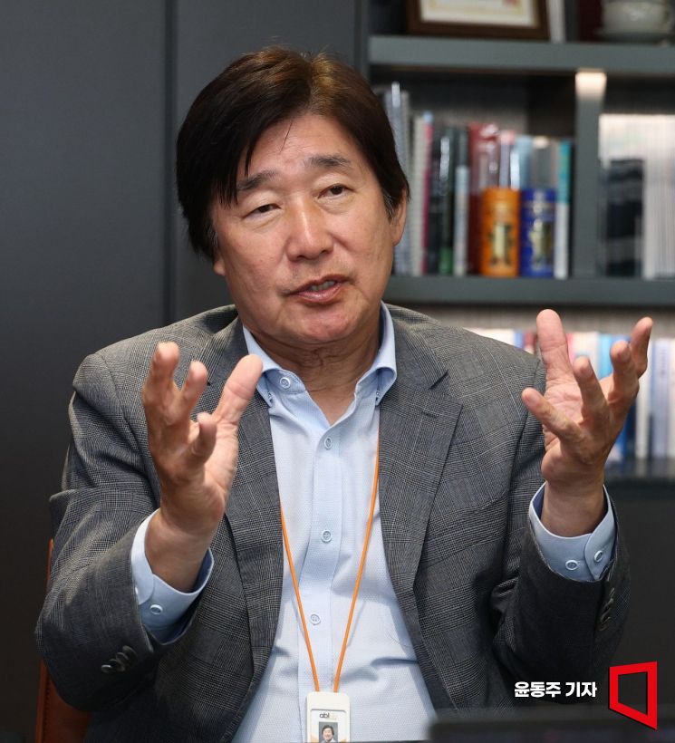 이상훈 에이비엘바이오 대표가 지난 달 26일 서울 강남구 본사에서 아시아경제와 인터뷰를 하고 있다. 윤동주 기자