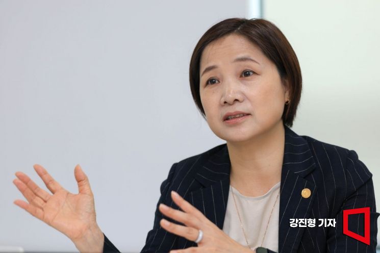 김덕재 한국IT여성기업인협회장이 지난 5월 27일 서울 강남구 한국과학기술회관에서 아시아경제와 인터뷰 하고 있다. 강진형 기자
