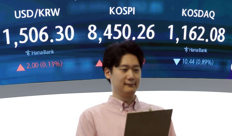 장초반 첫 8,400선 돌파 연합뉴스