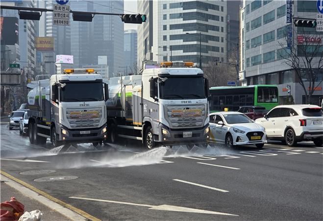 Water cleaning vehicle in operation. Seoul City