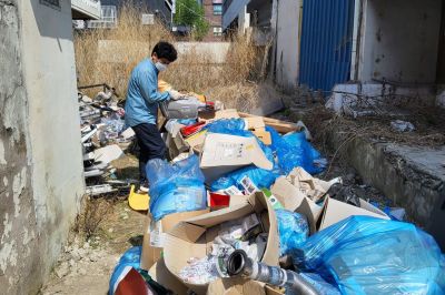 Seo-gu, Gwangju Metropolitan City, is launching sanitation pest control and disinfection activities. <br>[Photo by Seo-gu Office]