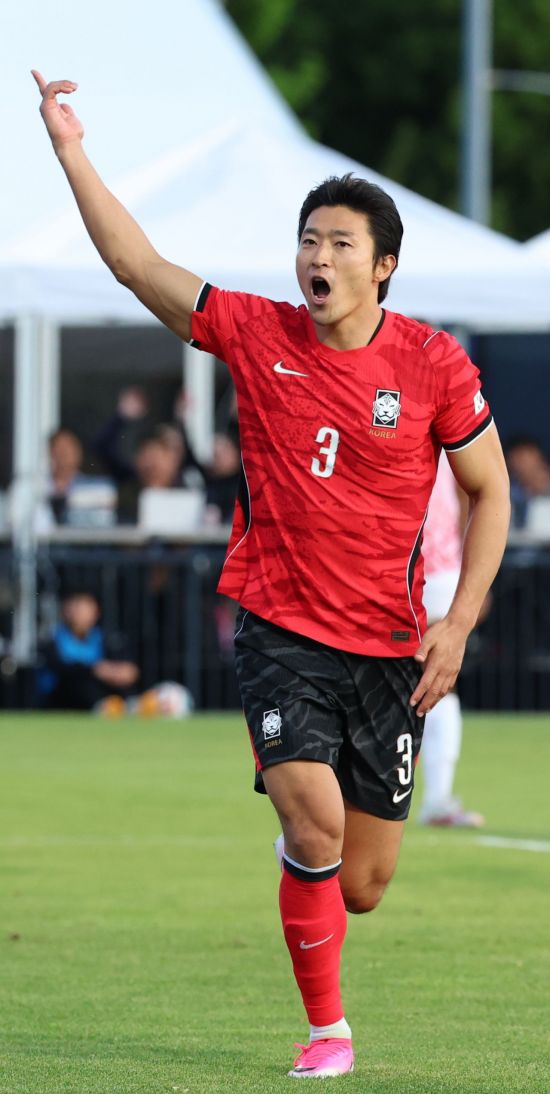 조규성이 31일(한국시간) 미국 유타주 프로보에 위치한 브리검영대 사우스필드에서 열린 트리니다드토바고와의 평가전에서 팀의 세 번째 골을 넣은 뒤 환호하고 있다. 연합뉴스