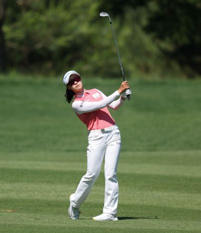 박민지가 Sh수협은행 MBN 여자오픈 최종 3라운드 1번 홀에서 아이언 샷을 하고 있다. KLPGA 제공