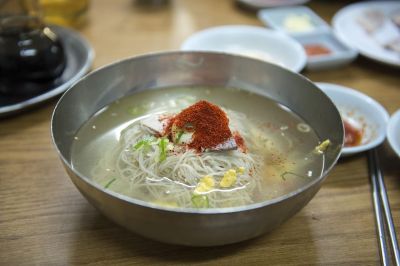 지난달 서울 지역 냉면 1인분 평균 가격이 1만2615원까지 올랐다. 픽사베이