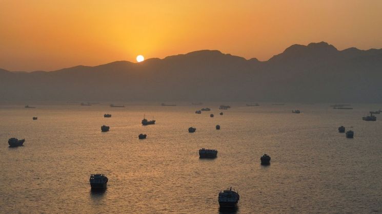 오만 무산담에서 본 호르무즈 해협. 로이터연합뉴스