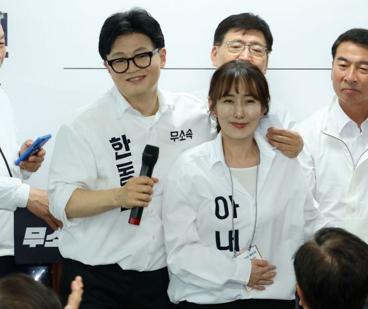 한동훈 후보(왼쪽)는 배우자 진은정 씨의 고교-대학 1년 선배다. 사진=한동훈 sns